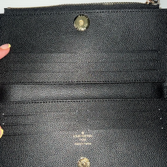 Black wallet 8.5 inches long, don't they it is real - Picture 4 of 6